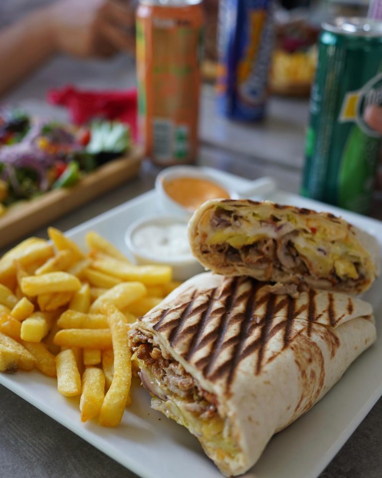 Tacos kebab veau grillé avec frites et sauce blanche maison, Wan Kebab Clermont-Ferrand